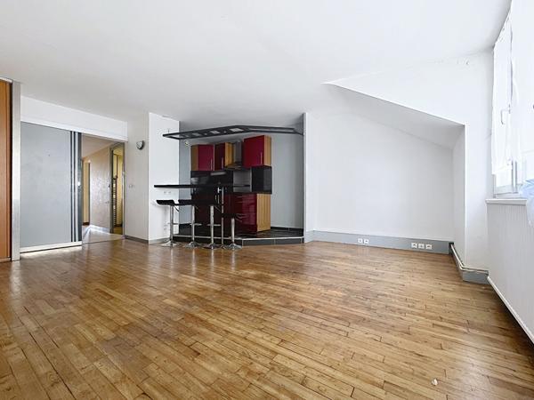 Quartier Saint-Jacques, appartement, 2 chambres, lumineux, parquet ancien, busway, tramway, super, boulangerie, écoles