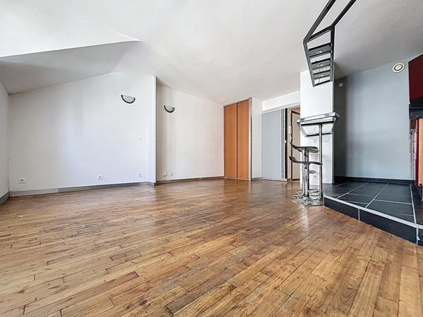 Quartier Saint-Jacques, appartement, 2 chambres, lumineux, parquet ancien, busway, tramway, super, boulangerie, écoles