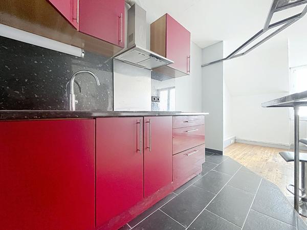 Quartier Saint-Jacques, appartement, 2 chambres, lumineux, parquet ancien, busway, tramway, super, boulangerie, écoles