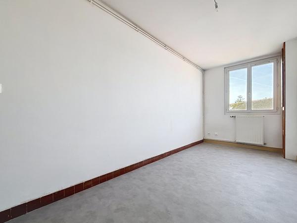 Quartier Saint-Jacques, appartement, 2 chambres, lumineux, parquet ancien, busway, tramway, super, boulangerie, écoles