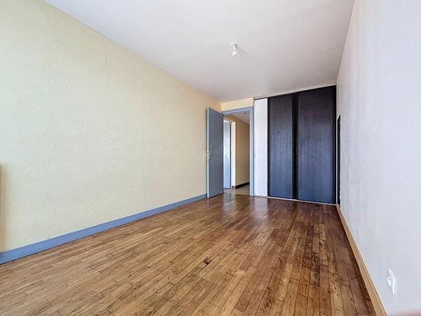 Quartier Saint-Jacques, appartement, 2 chambres, lumineux, parquet ancien, busway, tramway, super, boulangerie, écoles