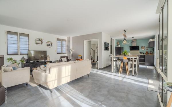 Maison à vendre    8 pièces • 157,41 m2 Magny-le-Hongre