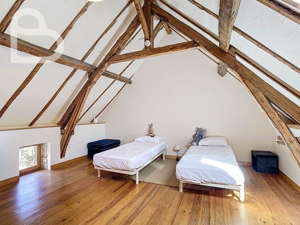 Salviac (46340) Maison en pierre avec piscine et grange