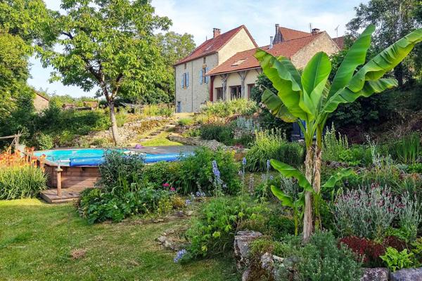 Salviac (46340) Maison en pierre avec piscine et grange