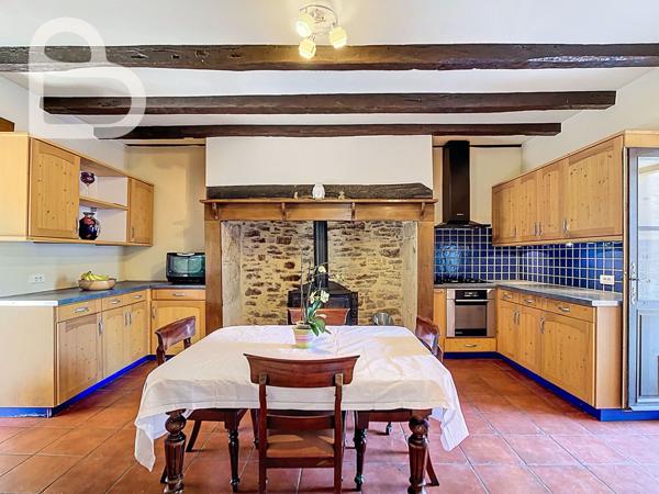 Salviac (46340) Maison en pierre avec piscine et grange