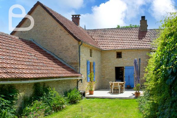 Salviac (46340) Maison en pierre avec piscine et grange