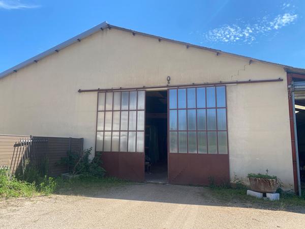 Hangar de 475m² avec terrain de 1 300 m²
