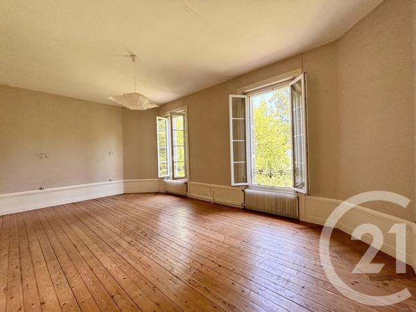 Maison à vendre  6 pièces - 168 m 2   ANGOULEME  - 16