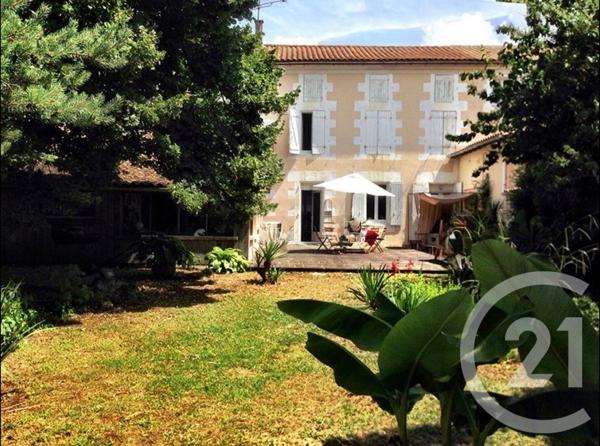 Maison à vendre  6 pièces - 168 m 2   ANGOULEME  - 16