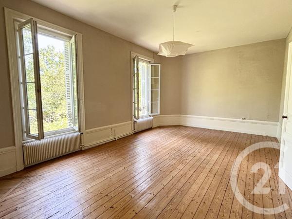 Maison à vendre  6 pièces - 168 m 2   ANGOULEME  - 16