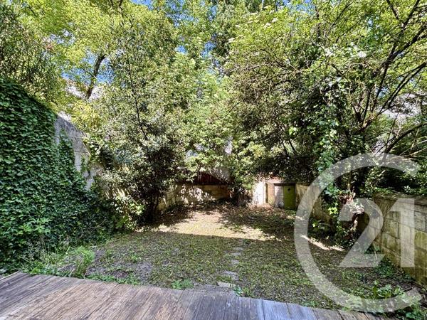 Maison à vendre  6 pièces - 168 m 2   ANGOULEME  - 16