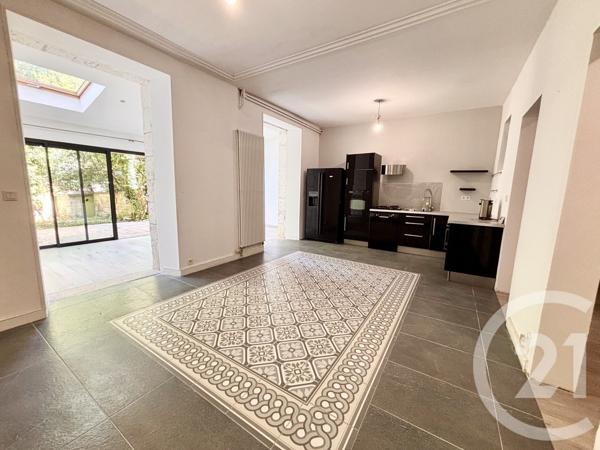Maison à vendre  6 pièces - 168 m 2   ANGOULEME  - 16