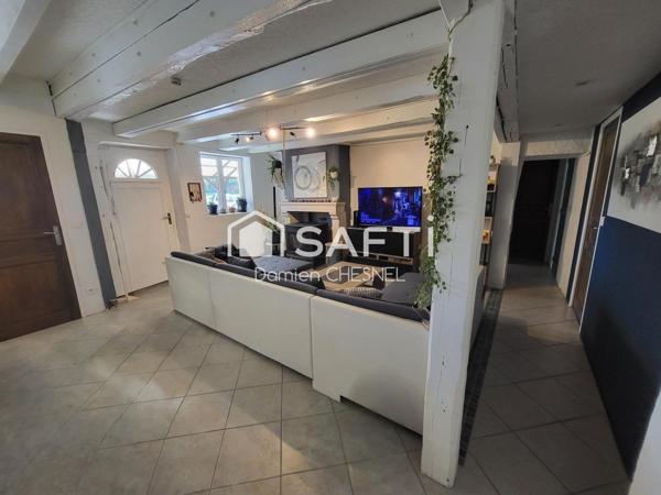 Longère  avec dépendances, terrain arboré et grand potentiel – au calme absolu