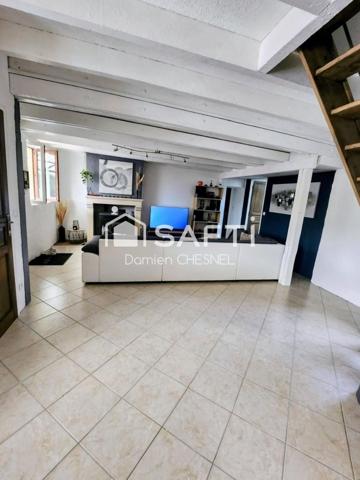 Longère  avec dépendances, terrain arboré et grand potentiel – au calme absolu