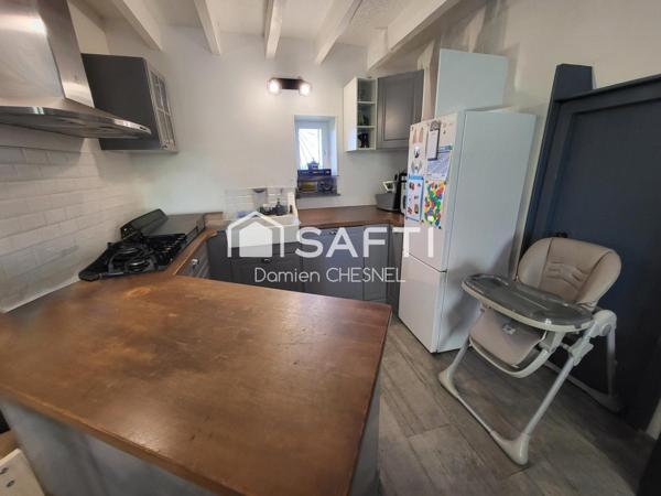 Longère  avec dépendances, terrain arboré et grand potentiel – au calme absolu