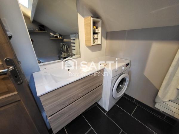 Longère  avec dépendances, terrain arboré et grand potentiel – au calme absolu