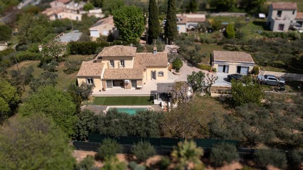 Maison entièrement restaurée dans un cadre privilégié