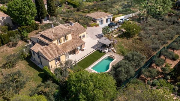 Maison entièrement restaurée dans un cadre privilégié