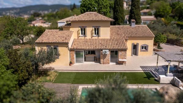 Maison entièrement restaurée dans un cadre privilégié