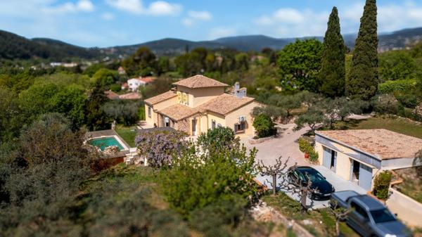 Maison entièrement restaurée dans un cadre privilégié