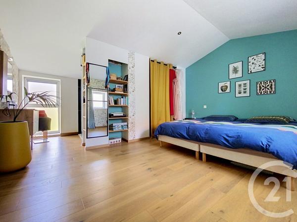Maison à vendre  5 pièces - 205,57 m 2   ECHILLAIS  - 17