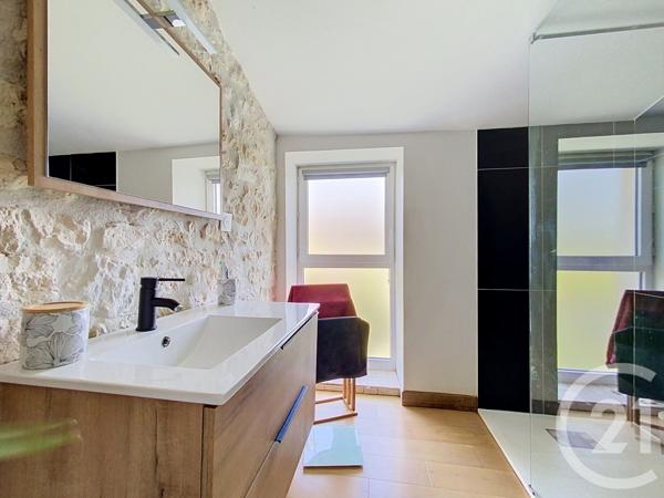 Maison à vendre  5 pièces - 205,57 m 2   ECHILLAIS  - 17