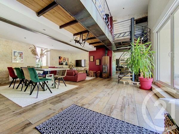 Maison à vendre  5 pièces - 205,57 m 2   ECHILLAIS  - 17