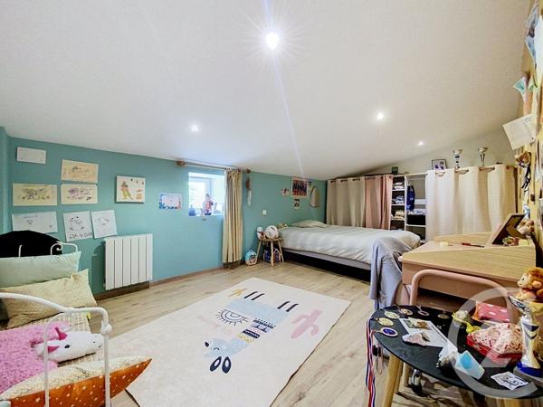Maison à vendre  5 pièces - 205,57 m 2   ECHILLAIS  - 17