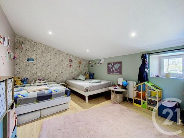 Maison à vendre  5 pièces - 205,57 m 2   ECHILLAIS  - 17