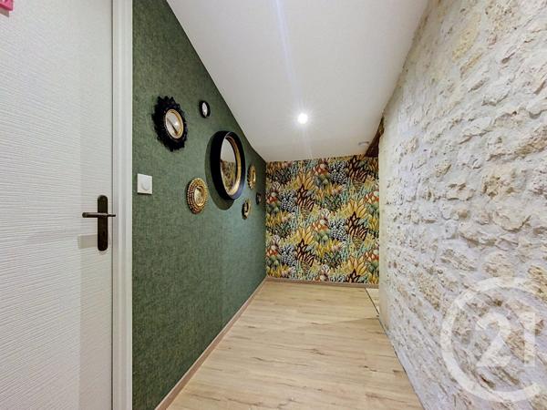 Maison à vendre  5 pièces - 205,57 m 2   ECHILLAIS  - 17