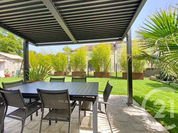 Maison à vendre  5 pièces - 205,57 m 2   ECHILLAIS  - 17