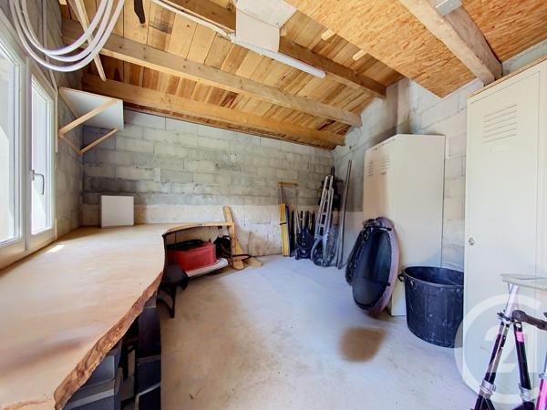 Maison à vendre  5 pièces - 205,57 m 2   ECHILLAIS  - 17