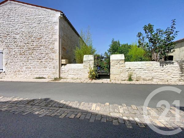Maison à vendre  5 pièces - 205,57 m 2   ECHILLAIS  - 17