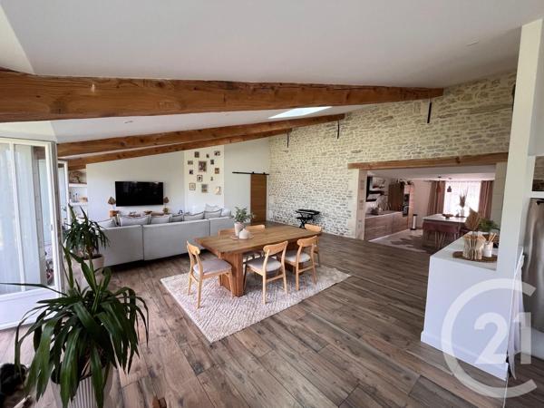 Maison à vendre  5 pièces - 205,57 m 2   ECHILLAIS  - 17