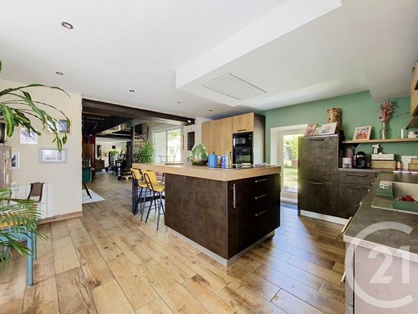 Maison à vendre  5 pièces - 205,57 m 2   ECHILLAIS  - 17