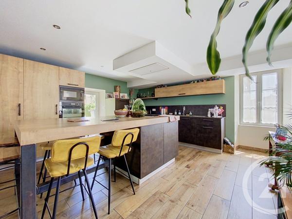 Maison à vendre  5 pièces - 205,57 m 2   ECHILLAIS  - 17