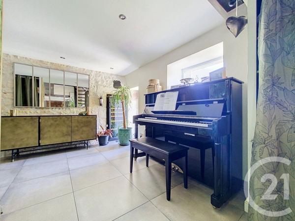 Maison à vendre  5 pièces - 205,57 m 2   ECHILLAIS  - 17