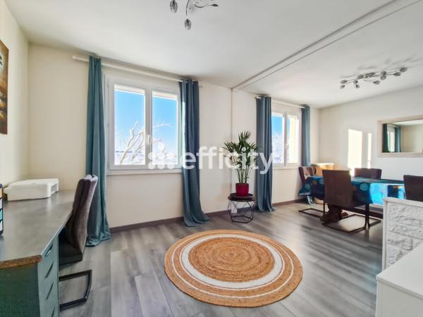 Maison
         8 pièces
        - 159 m² Bien prestige 499 000 € *
