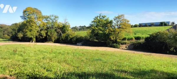 A VENDRE 56 PLOEREN, proche Vannes et Arradon, belle propriété, sur terrain + de 4 hectares + hangar