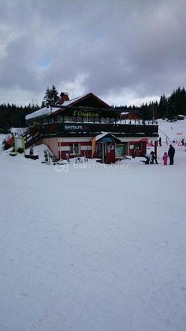 Local d activites de 100 m²