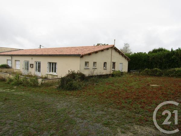 Maison à vendre  8 pièces - 204,06 m 2   BRIOUX SUR BOUTONNE  - 79