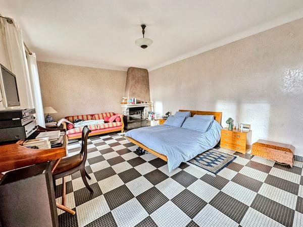 Maison Nantes 5 chambres+1 bureau- 200 m2 environ -MAISON FAMILIALE-PROCE,  
Nantes 44100