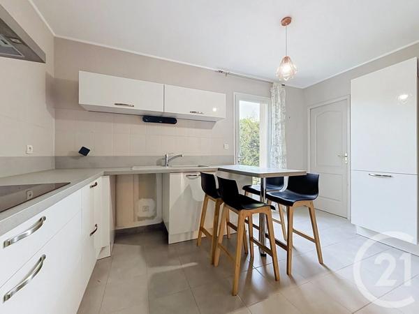 Maison à vendre  4 pièces - 91,50 m 2   CHATEAURENARD  - 13