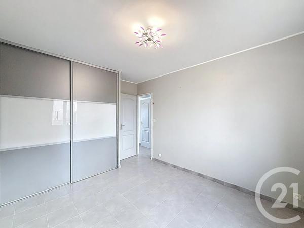 Maison à vendre  4 pièces - 91,50 m 2   CHATEAURENARD  - 13