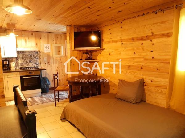 Plongez au coeur du Périgord noir avec cette grande propriété familiale avec piscine.