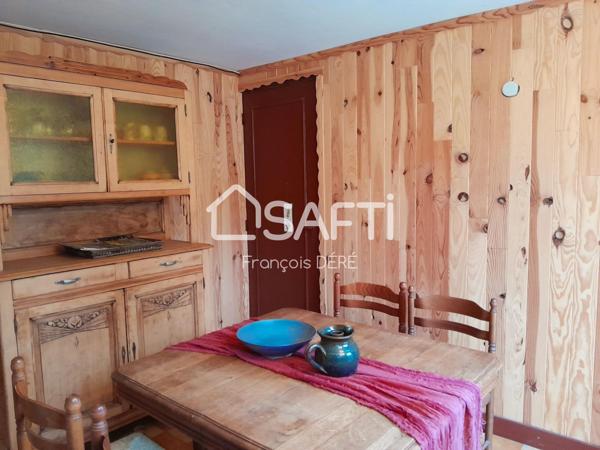 Plongez au coeur du Périgord noir avec cette grande propriété familiale avec piscine.