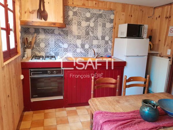 Plongez au coeur du Périgord noir avec cette grande propriété familiale avec piscine.