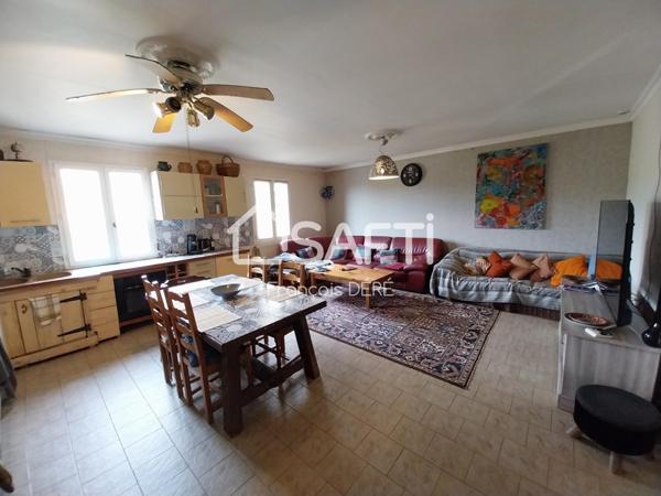 Plongez au coeur du Périgord noir avec cette grande propriété familiale avec piscine.