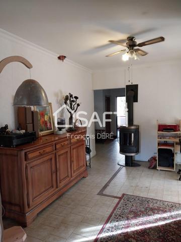 Plongez au coeur du Périgord noir avec cette grande propriété familiale avec piscine.