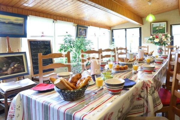 Plongez au coeur du Périgord noir avec cette grande propriété familiale avec piscine.